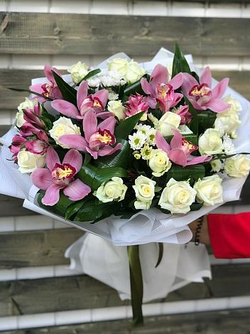 Букет цветов из: Розы и Хризантемы в Турыгино