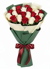 Букет Микс из красных и белых роз в Турыгино
