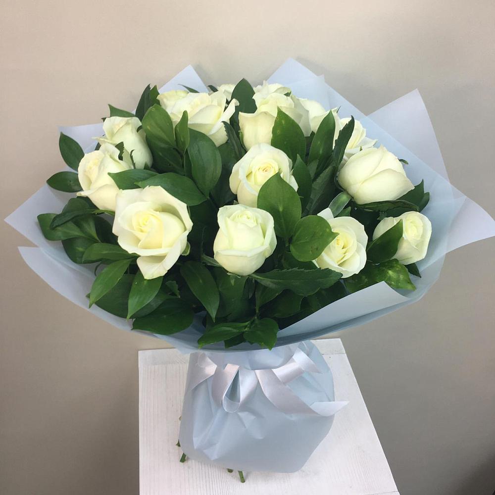 Букет 15 Белых роз Проуд в Турыгино