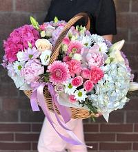 Цветочная композиция из Розы, Хризантемы, Пионы и Лизиантусы в корзине #REPLACE_PRED# Турыгино