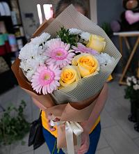 Букет цветов из:  Герберы, Розы и Хризантемы в Турыгино