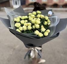 Букет Белые кустовые розы Солинеро в Турыгино