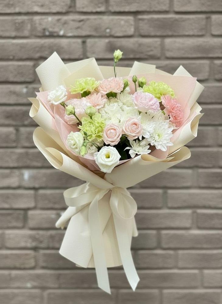 Букет цветов из: Гвоздики, Розы, Лизиантусы и Хризантемы в Турыгино