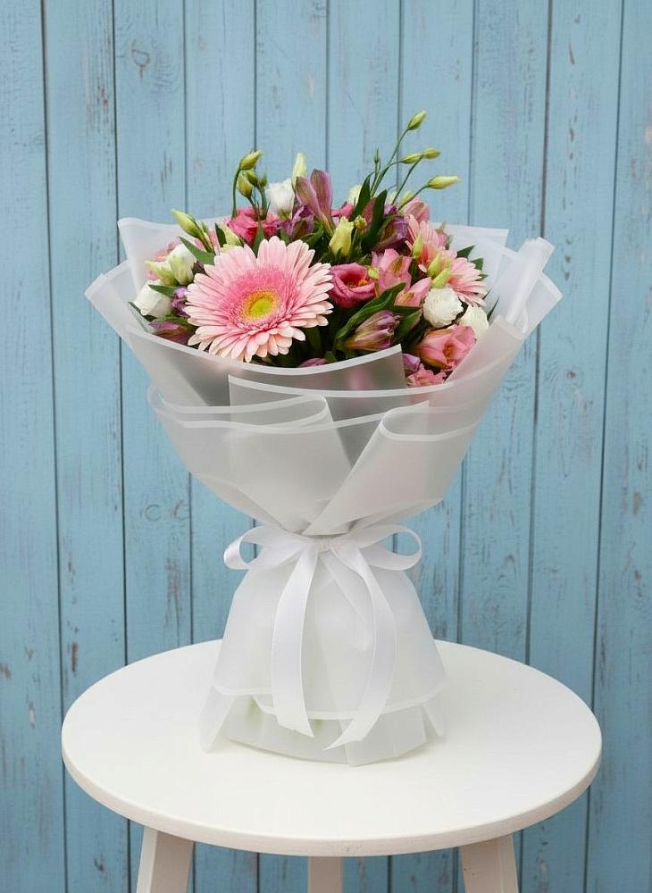 Букет цветов из: Герберы, Альстромерии и Лизиантусы в Турыгино