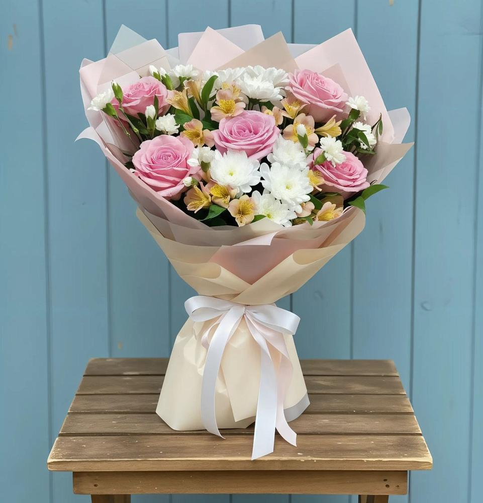 Букет цветов из: Гвоздики, Орхидеи и Розы в Турыгино