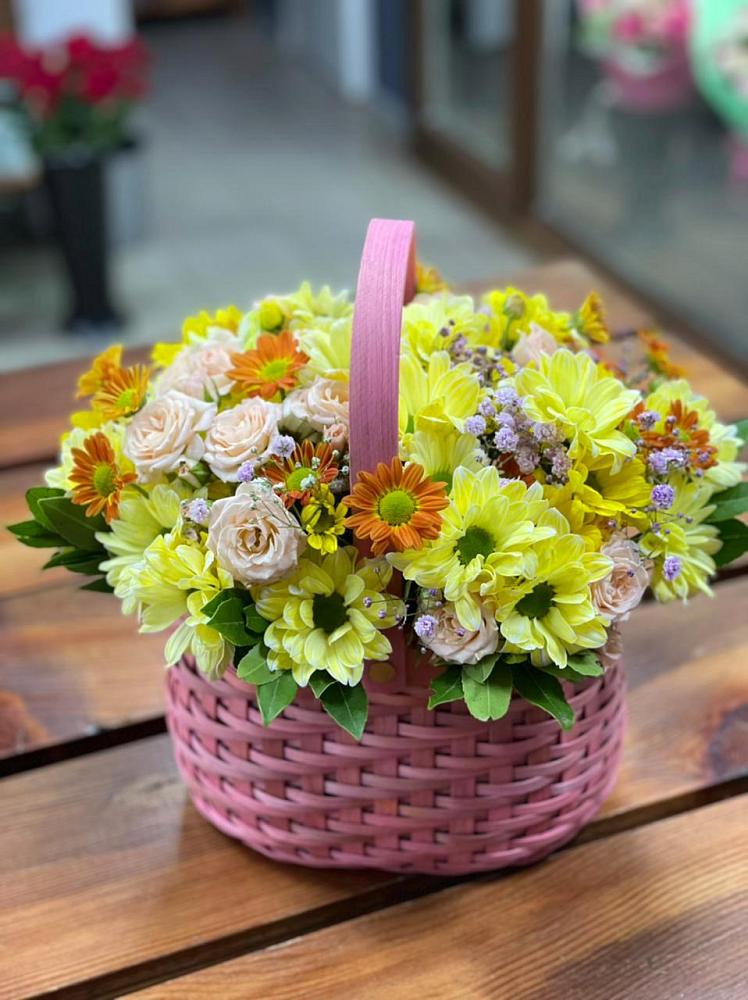 Цветочная композиция из Хризантемы и Розы в корзине в Турыгино