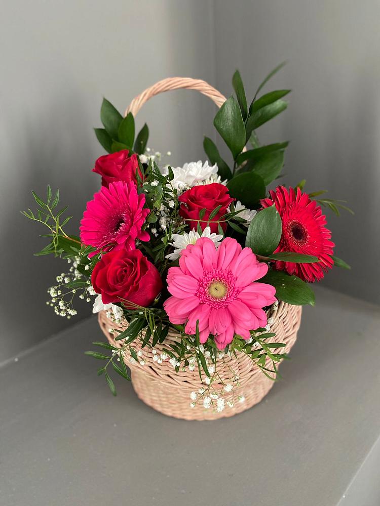 Цветочная композиция из Розы, Хризантемы и Герберы в корзине в Турыгино