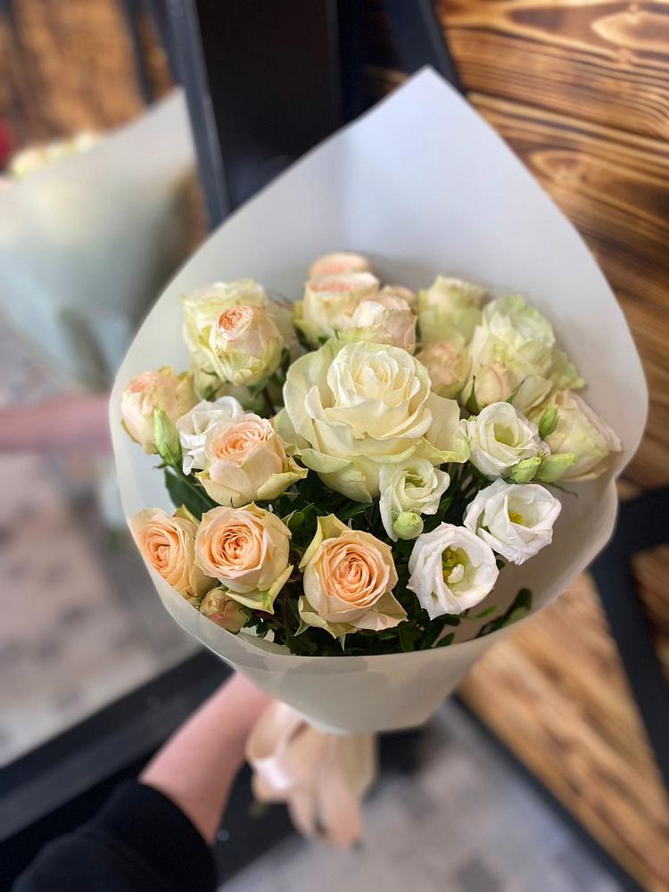 Букет цветов из: Розы и Лизиантусы в Турыгино