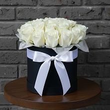 Цветочная композиция из Розы в шляпной коробке в Турыгино